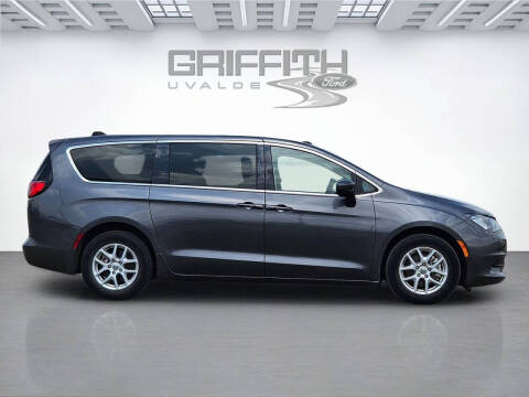 2022 Chrysler Voyager LX