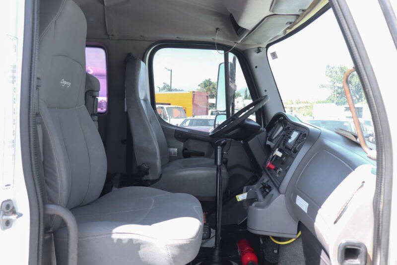 2013 Freightliner M2 112