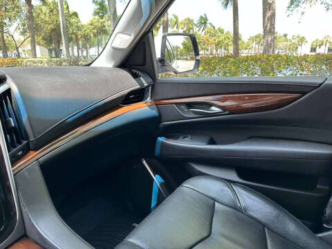 2017 Cadillac Escalade Standard