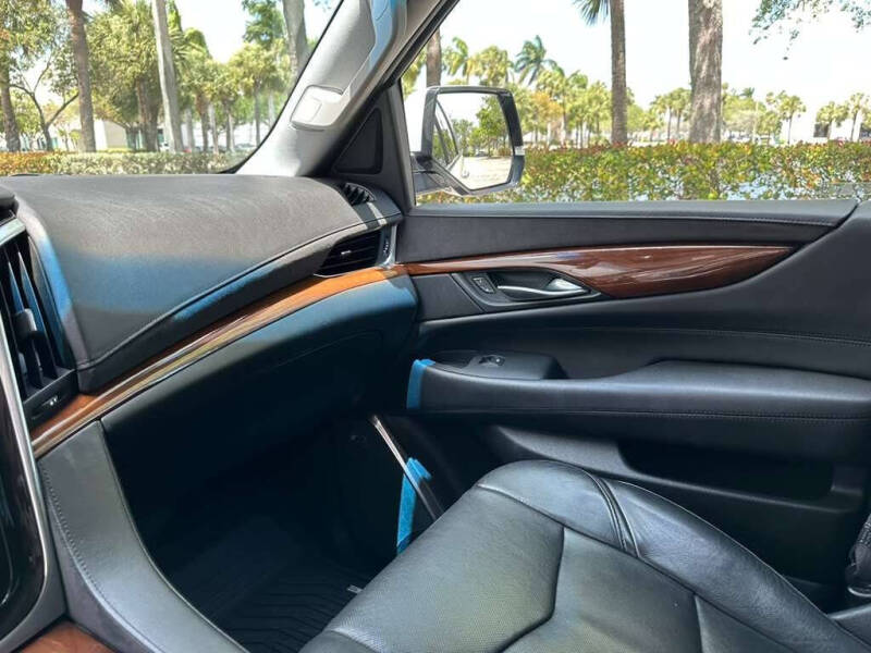 2017 Cadillac Escalade Standard