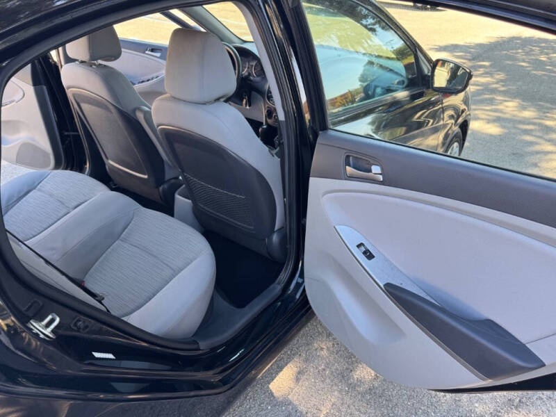 2017 Hyundai Accent SE