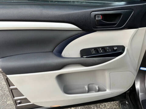 2015 Toyota Highlander LE