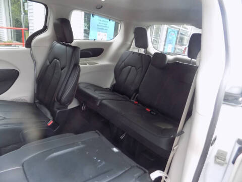 2017 Chrysler Pacifica Touring-L