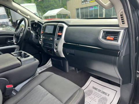 2017 Nissan Titan SV