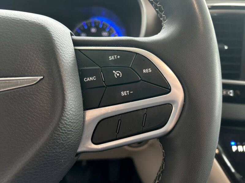 2023 Chrysler Voyager LX