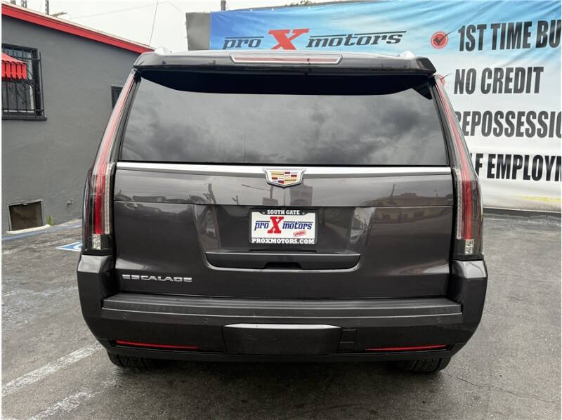 2017 Cadillac Escalade Standard