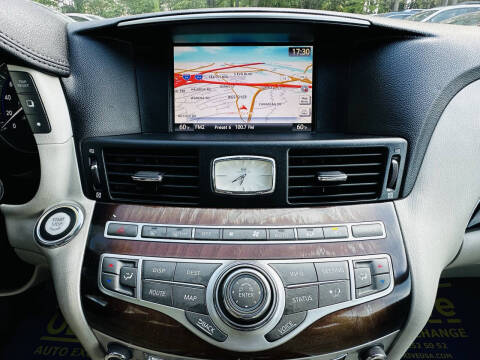 2011 Infiniti M56