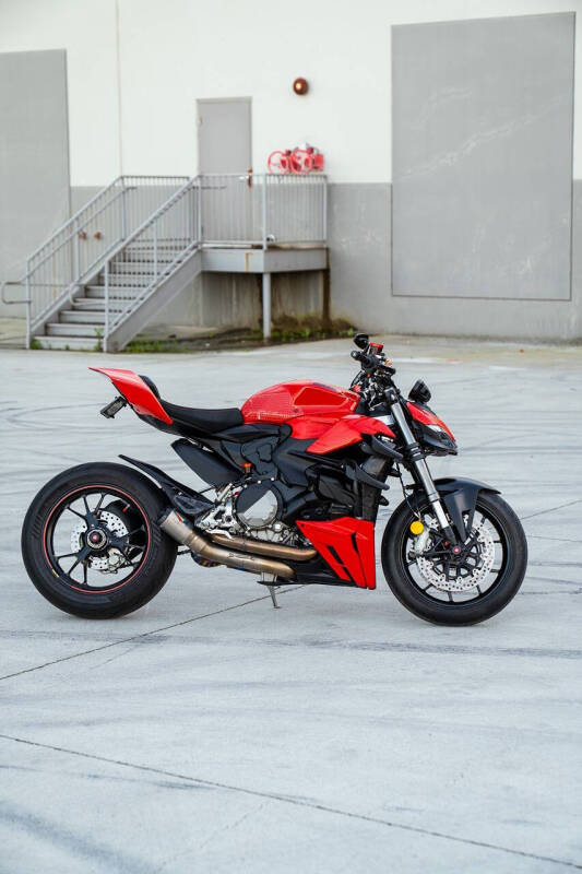 2023 Ducati Streetfighter V2