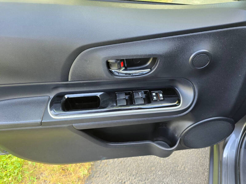 2016 Toyota Prius c One