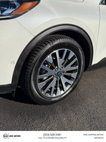 2020 Ford Escape Titanium