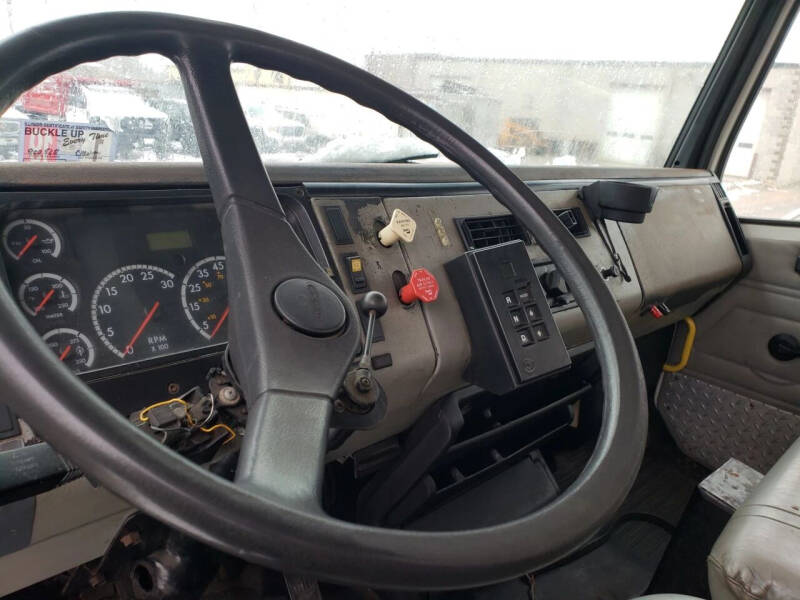 2001 Freightliner FL80