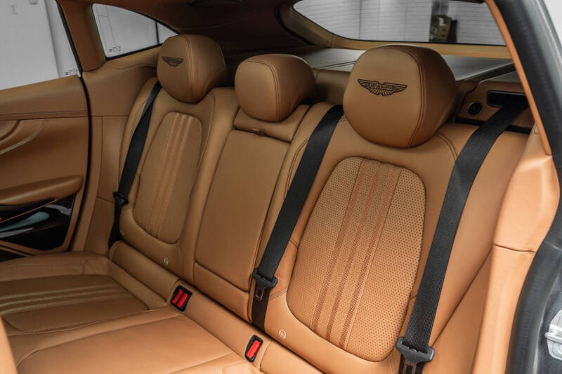 2025 Aston Martin DBX 707