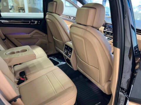 2023 Porsche Cayenne Platinum Edition