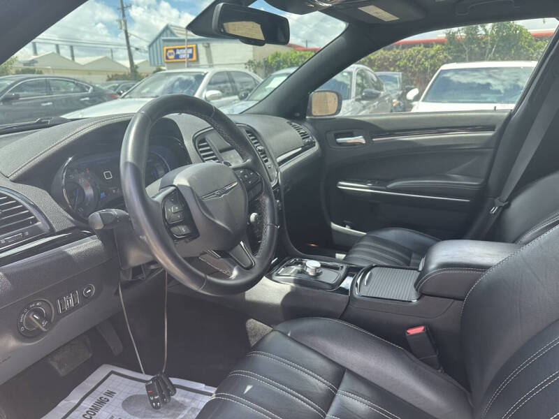 2018 Chrysler 300 S