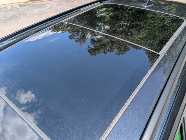 2025 Volkswagen Taos SE Black