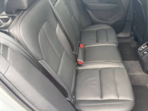 2025 Volvo XC40 B5 Plus Bright Theme