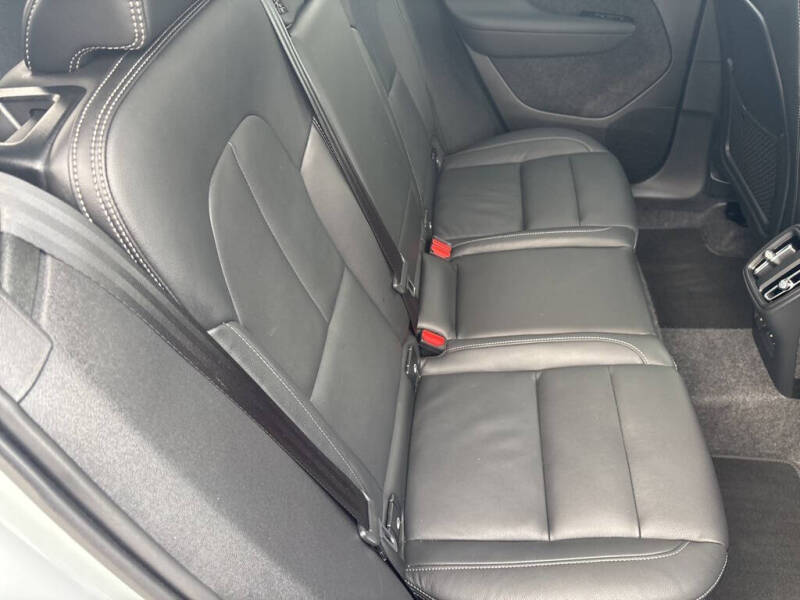 2025 Volvo XC40 B5 Plus Bright Theme