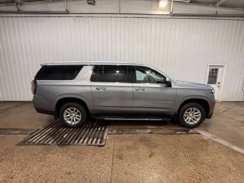 2023 Chevrolet Suburban LT