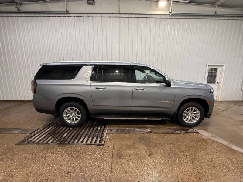 2023 Chevrolet Suburban LT
