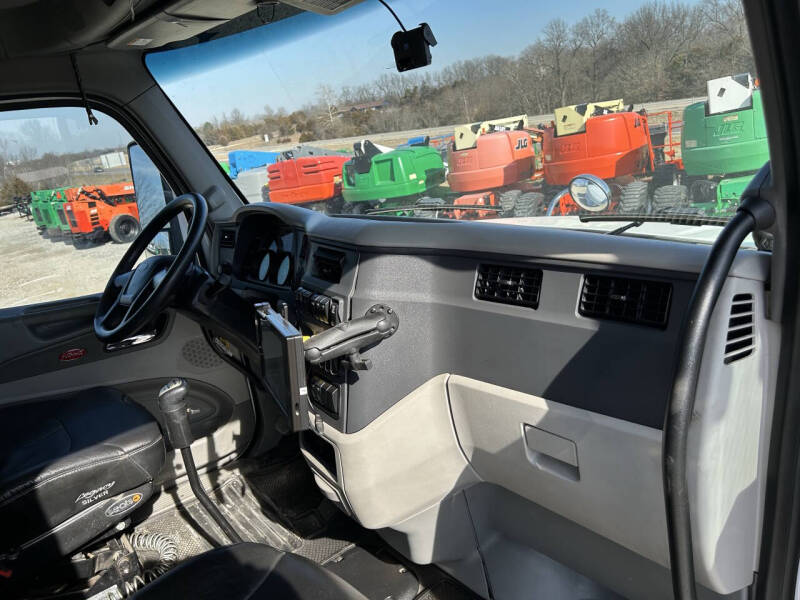 2019 Peterbilt 567 Road Tractor