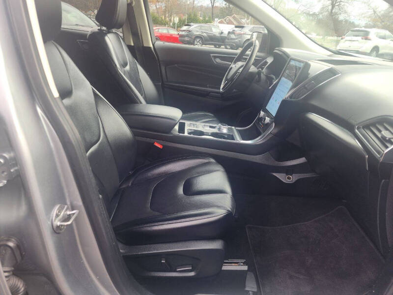 2022 Ford Edge Titanium