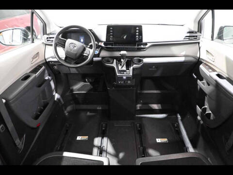2023 Toyota Sienna LE 8-Passenger