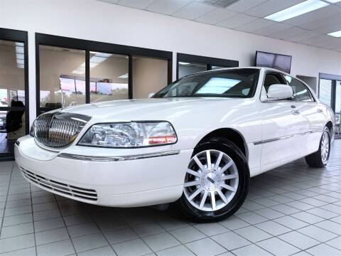 2007 Lincoln Town Car for sale at SAINT CHARLES MOTORCARS in Saint Charles IL