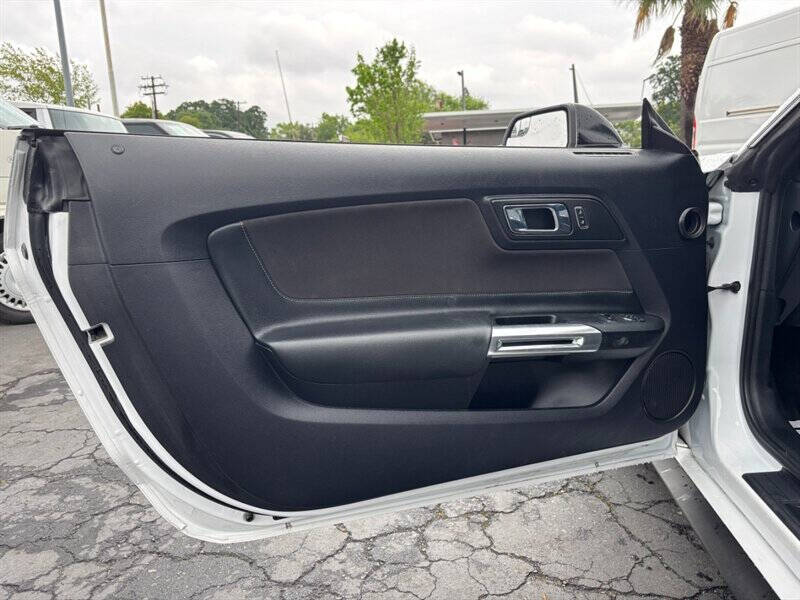 2015 Ford Mustang V6