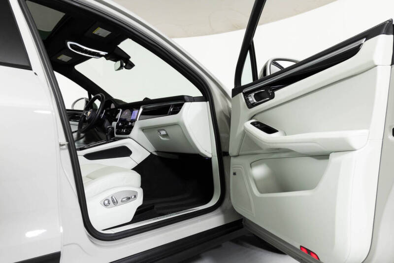 2022 Porsche Macan S