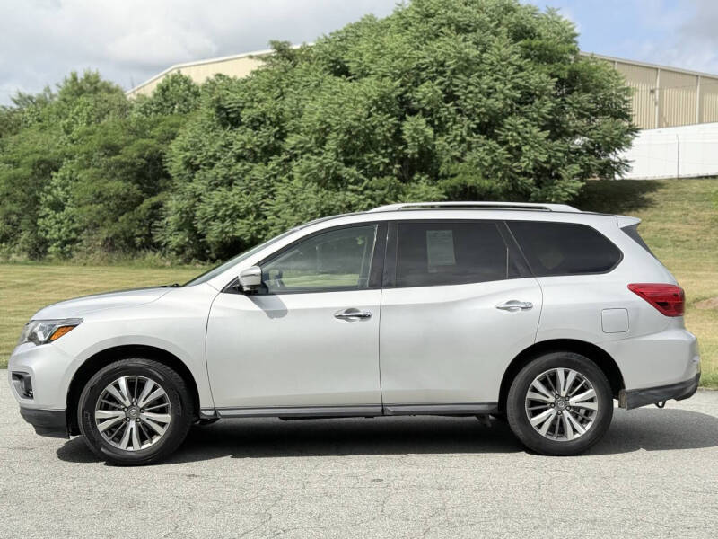 2019 Nissan Pathfinder SL