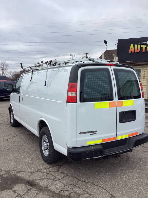 2015 Chevrolet Express Cargo Work Van photo 8