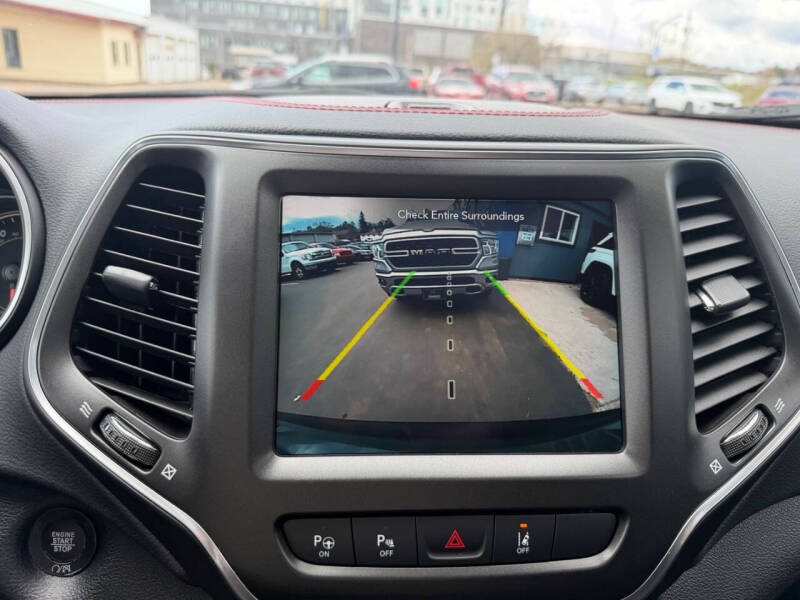 2023 Jeep Cherokee Trailhawk