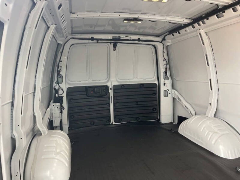 2025 GMC Savana 3500