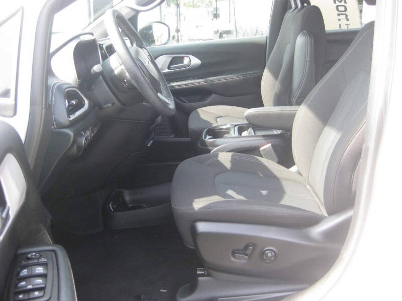 2024 Chrysler Pacifica Touring