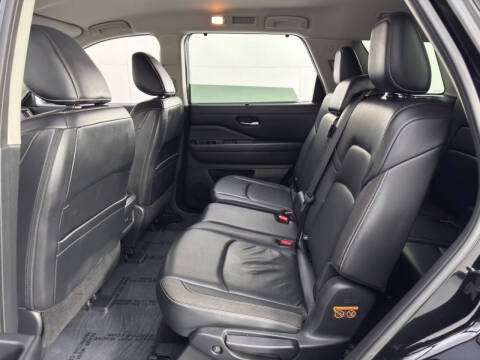 2023 Nissan Pathfinder SL