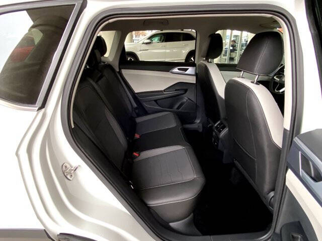 2025 Volkswagen Taos SE