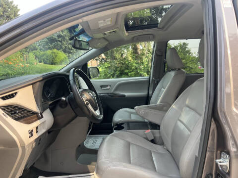 2015 Toyota Sienna XLE Premium 7-Passenger