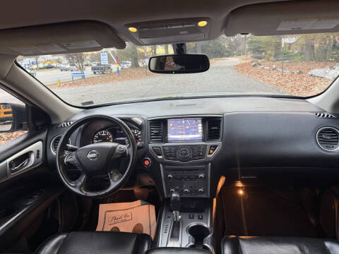 2020 Nissan Pathfinder SL