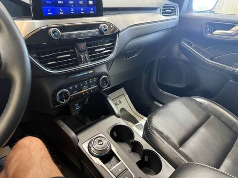 2022 Ford Escape Titanium