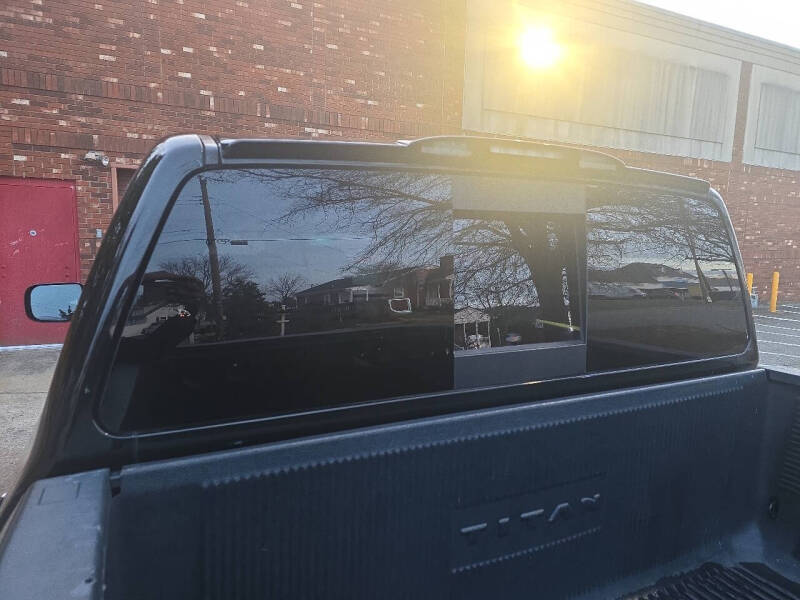 2017 Nissan Titan SV