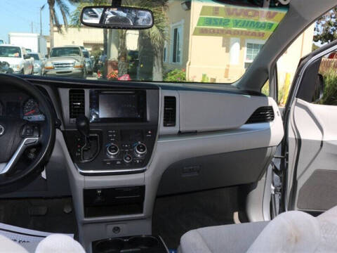 2017 Toyota Sienna LE 8-Passenger