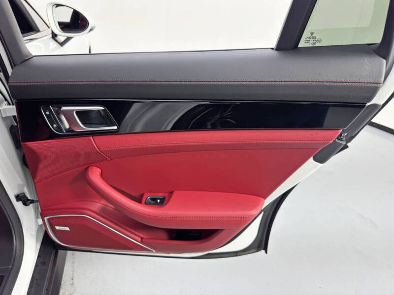 2023 Porsche Panamera Platinum Edition