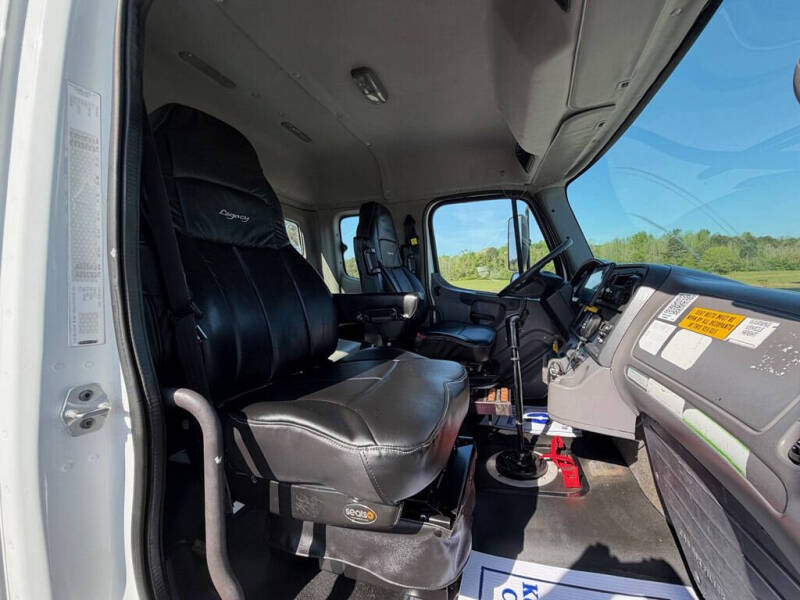 2014 Freightliner 108 SD