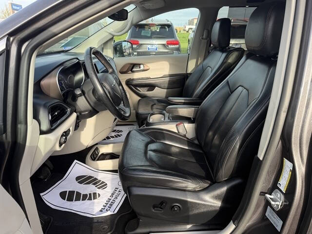2017 Chrysler Pacifica Touring-L Plus
