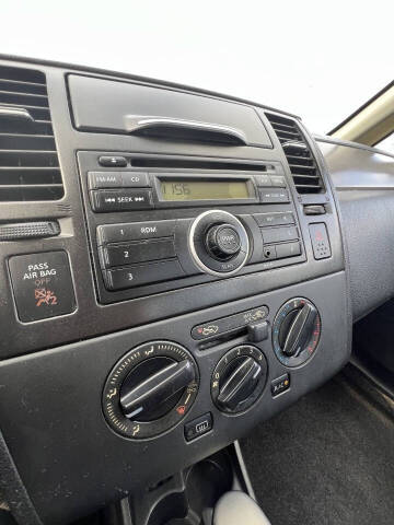 2011 Nissan Versa 1.8 S