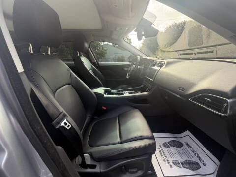 2018 Jaguar F-PACE 25t Premium