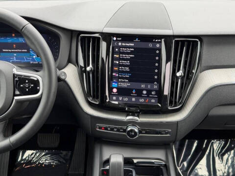 2025 Volvo XC60 B5 Plus Dark Theme