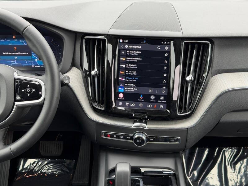 2025 Volvo XC60 B5 Plus Dark Theme