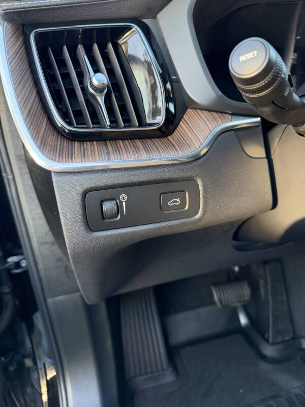 2022 Volvo XC60 B5 Inscription