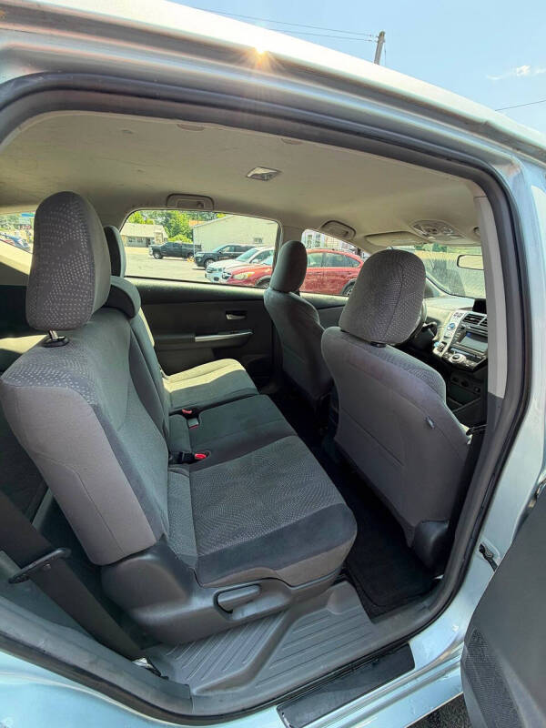 2014 Toyota Prius v Two